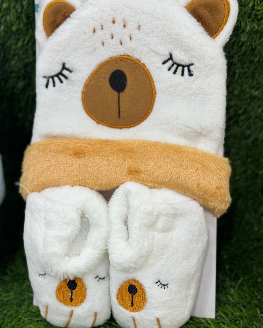 Adorable Bear Baby Cap & Booties Set