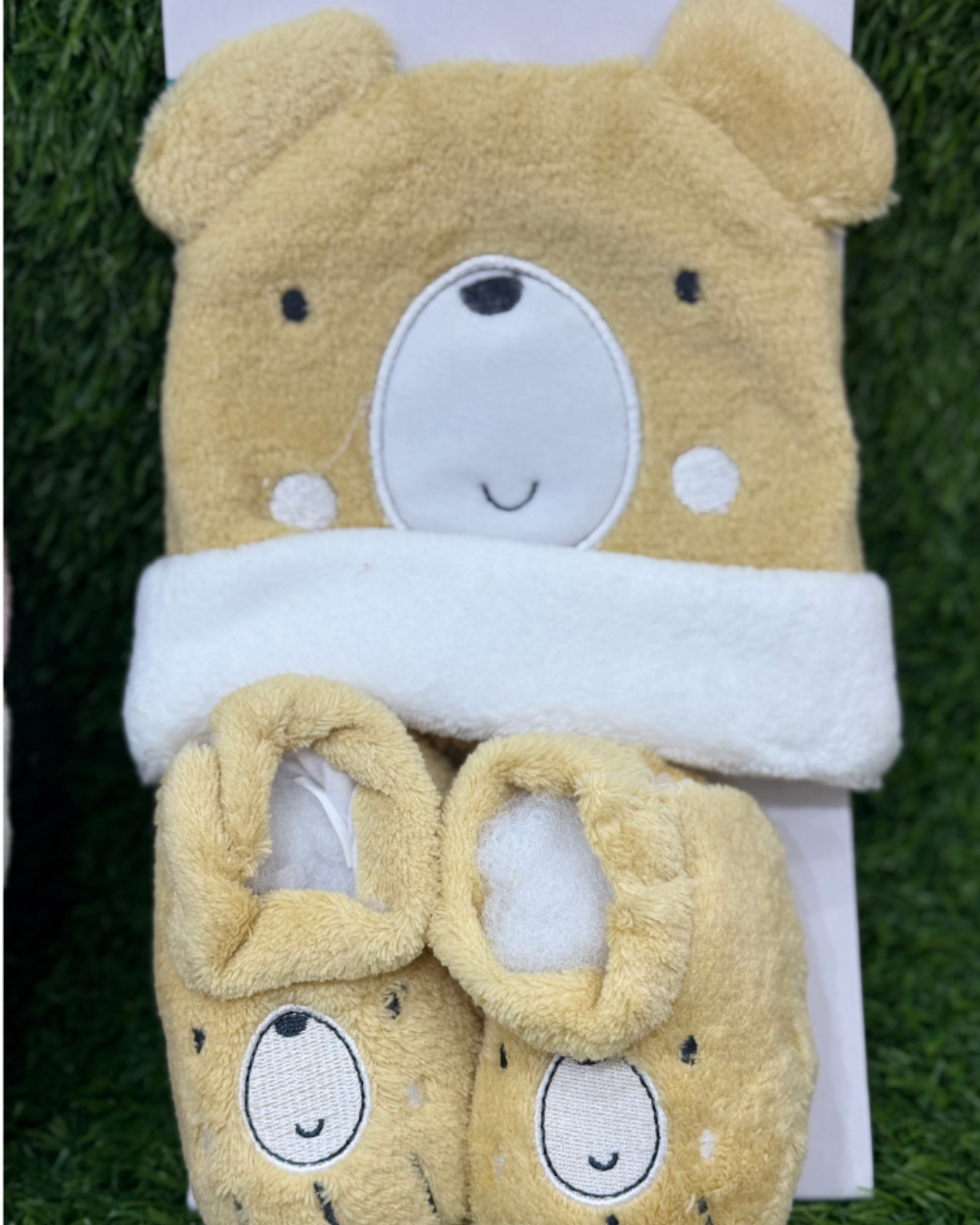 Adorable Bear Baby Cap & Booties Set